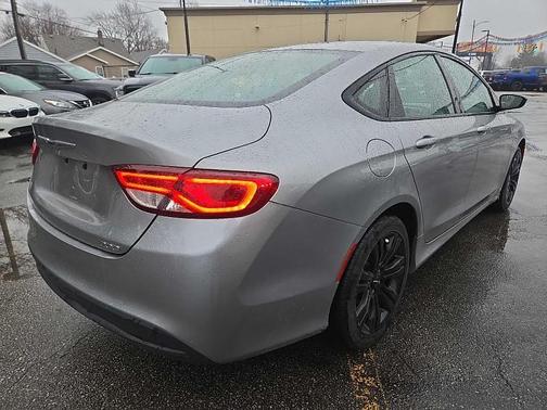 2017 Chrysler 200 LX