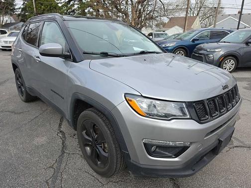 Gray 2018 Jeep Compass Latitude