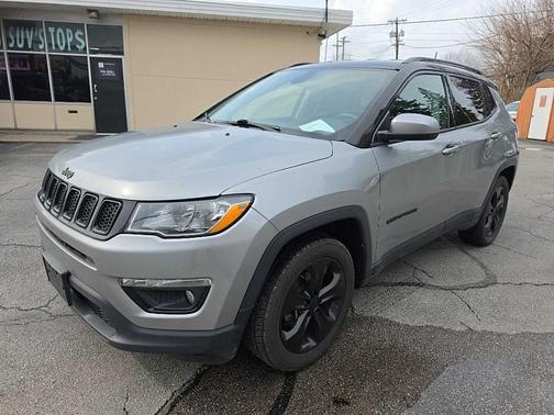 Gray 2018 Jeep Compass Latitude
