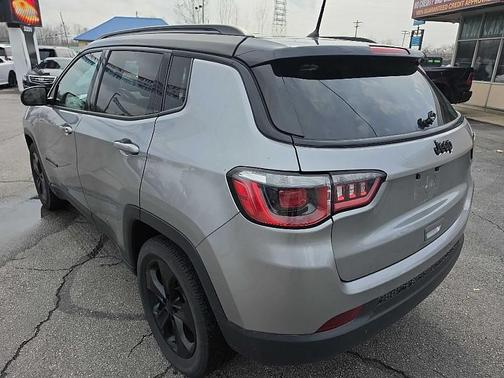 Gray 2018 Jeep Compass Latitude