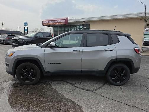 Gray 2018 Jeep Compass Latitude
