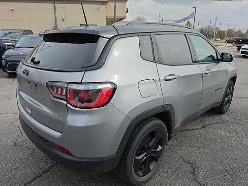 Gray 2018 Jeep Compass Latitude