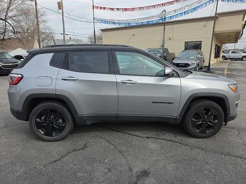 Gray 2018 Jeep Compass Latitude