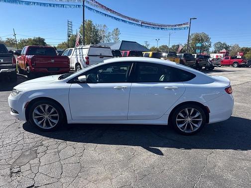White 2016 Chrysler 200 S