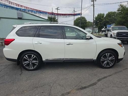 White 2020 Nissan Pathfinder Platinum