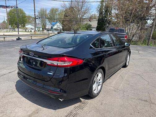 Black 2018 Ford Fusion SE