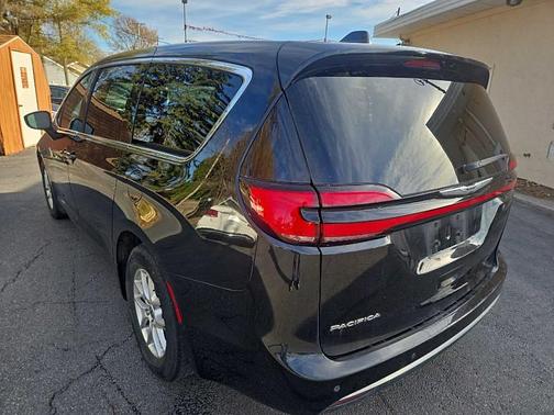 2024 Chrysler Pacifica Touring