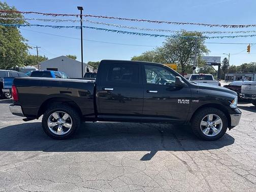 2016 RAM 1500 SLT