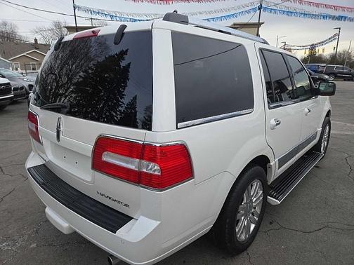 2014 Lincoln Navigator Base