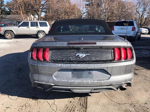 2022 Ford Mustang EcoBoost