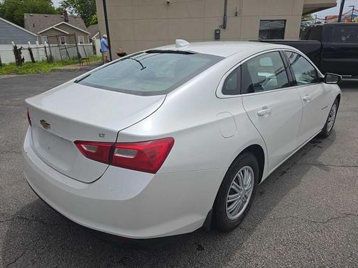 White 2017 Chevrolet Malibu 1LT