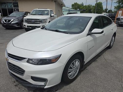 White 2017 Chevrolet Malibu 1LT