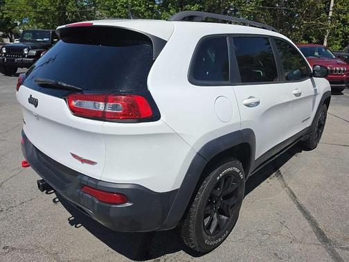 White 2017 Jeep Cherokee Trailhawk