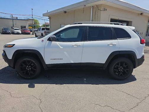 White 2017 Jeep Cherokee Trailhawk