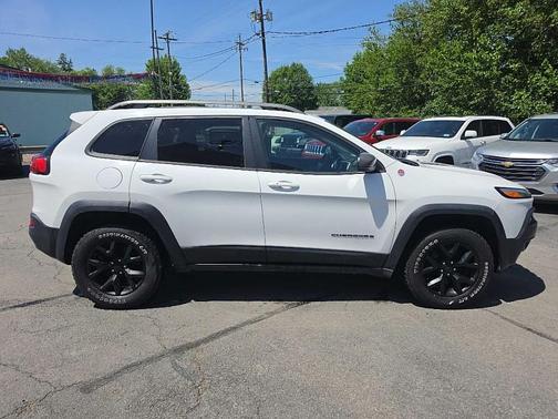 White 2017 Jeep Cherokee Trailhawk