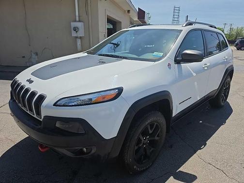 White 2017 Jeep Cherokee Trailhawk