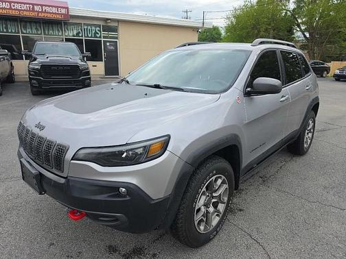 Silver 2020 Jeep Cherokee Trailhawk