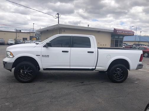 2017 RAM 1500 SLT