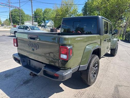 Green 2022 Jeep Gladiator Sport