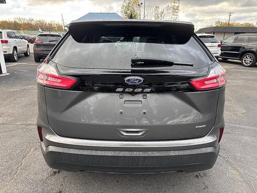 2022 Ford Edge SE