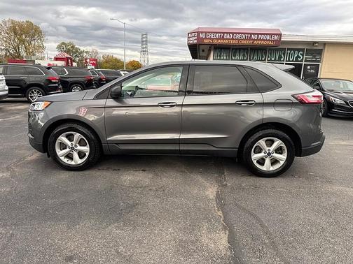 2022 Ford Edge SE