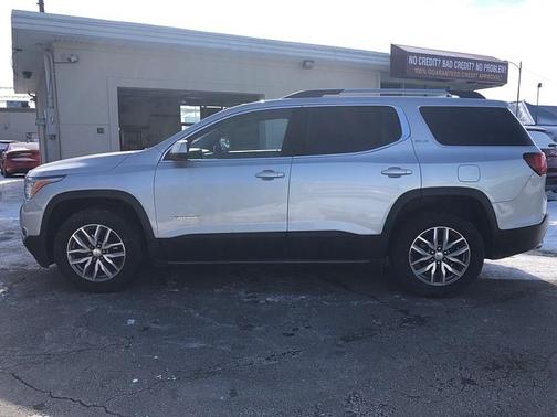 2017 GMC Acadia SLE-2