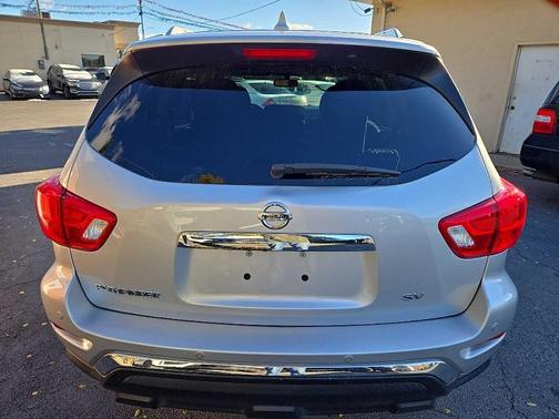 2020 Nissan Pathfinder SV