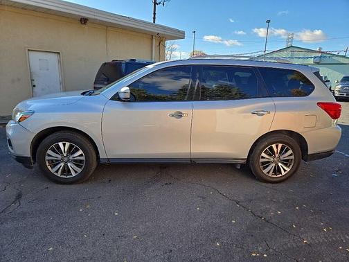 2020 Nissan Pathfinder SV