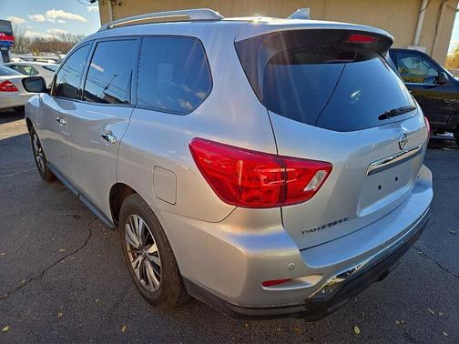 2020 Nissan Pathfinder SV