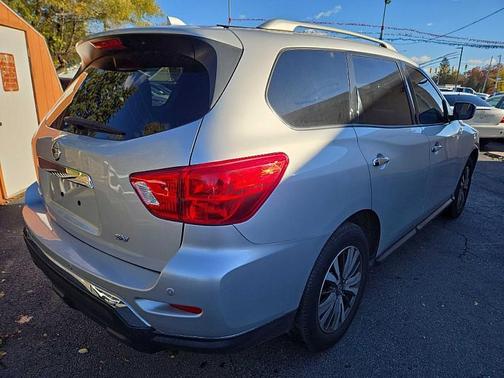 2020 Nissan Pathfinder SV