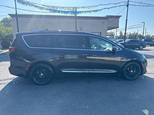 2020 Chrysler Pacifica Touring-L