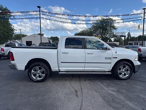 2016 RAM 1500 SLT