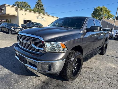 2016 RAM 1500 SLT