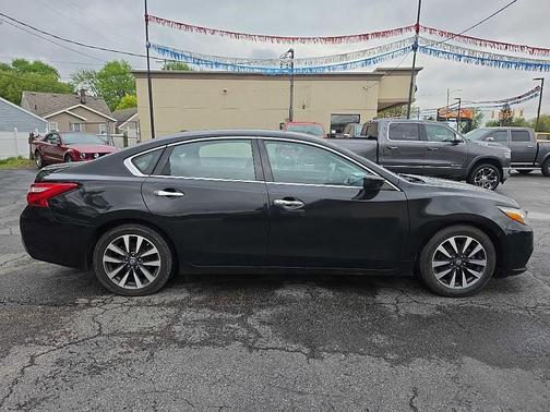 Black 2017 Nissan Altima