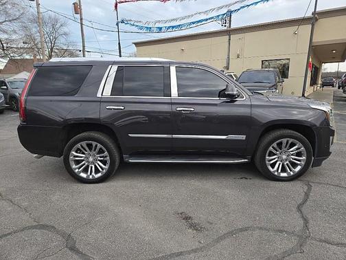 2017 Cadillac Escalade Luxury