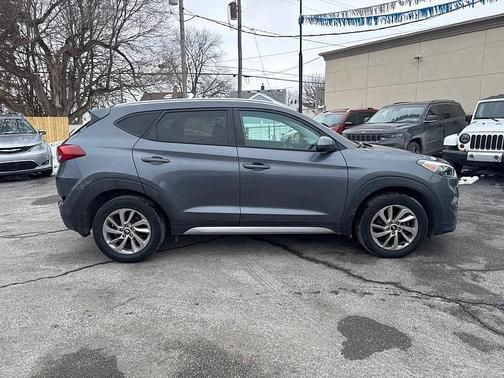 2017 Hyundai TUCSON SE