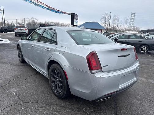 2023 Chrysler 300 Touring L