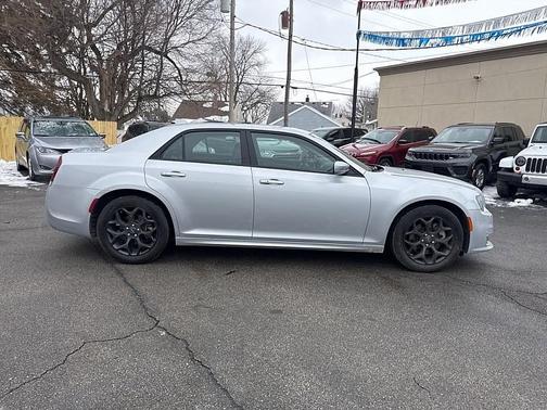 2023 Chrysler 300 Touring L