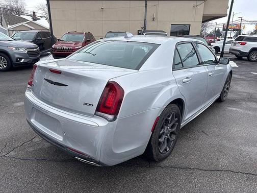 2023 Chrysler 300 Touring L