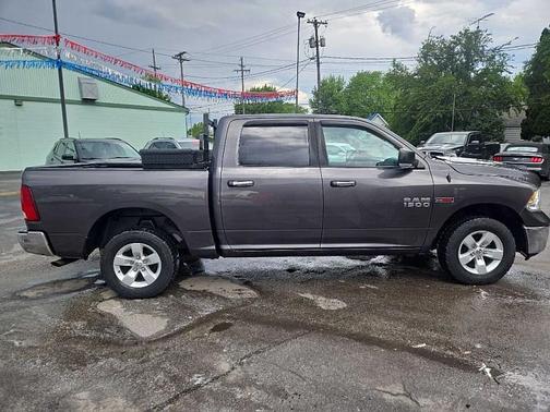 2017 RAM 1500 SLT