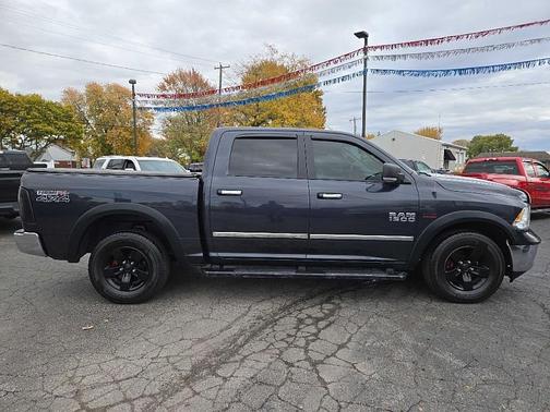 2016 RAM 1500 SLT