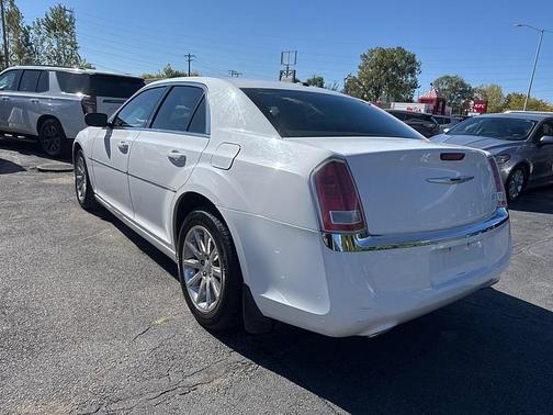2014 Chrysler 300 Base