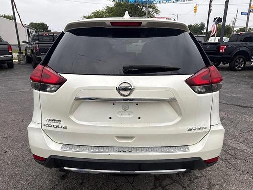 White 2017 Nissan Rogue SV