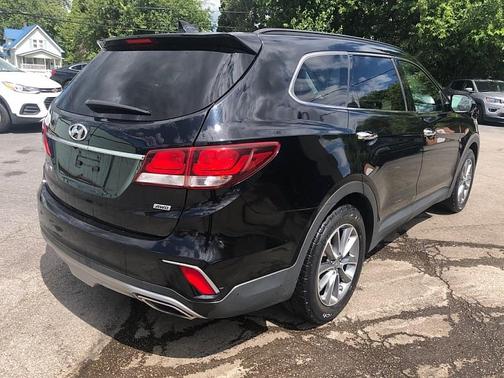 2017 Hyundai SANTA FE SE
