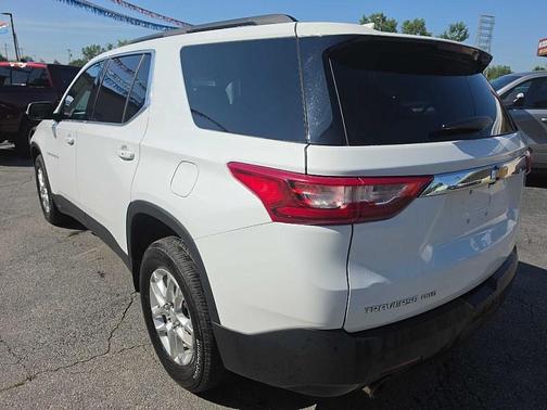 White 2021 Chevrolet Traverse LT Leather