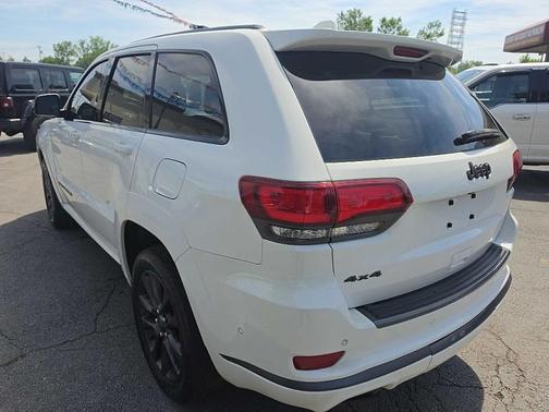 White 2019 Jeep Grand Cherokee Overland
