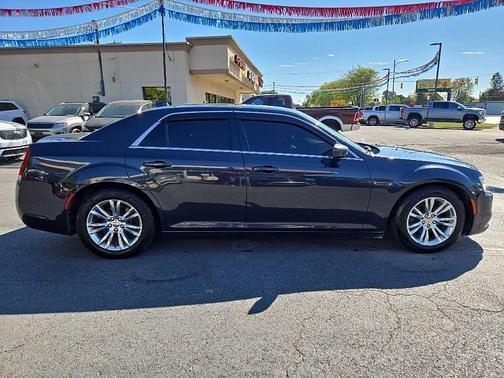 2017 Chrysler 300 Limited