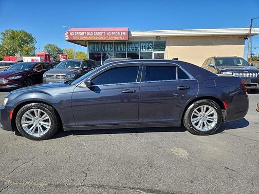 2017 Chrysler 300 Limited