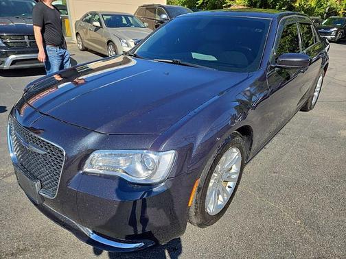 2017 Chrysler 300 Limited