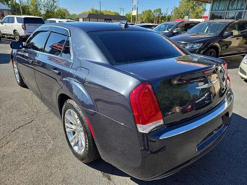 2017 Chrysler 300 Limited